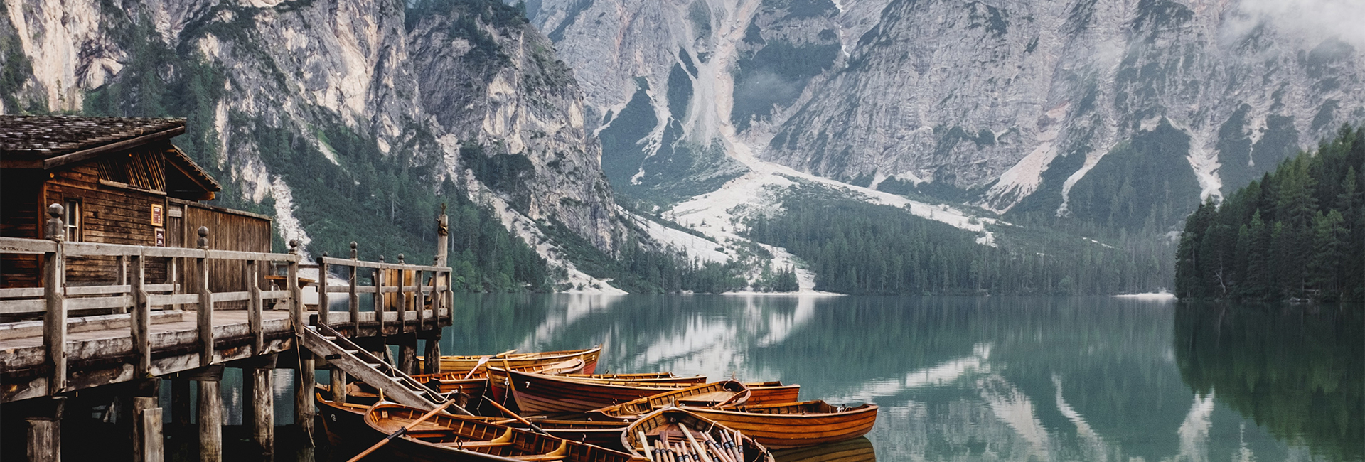mountain-lake-with-boats
