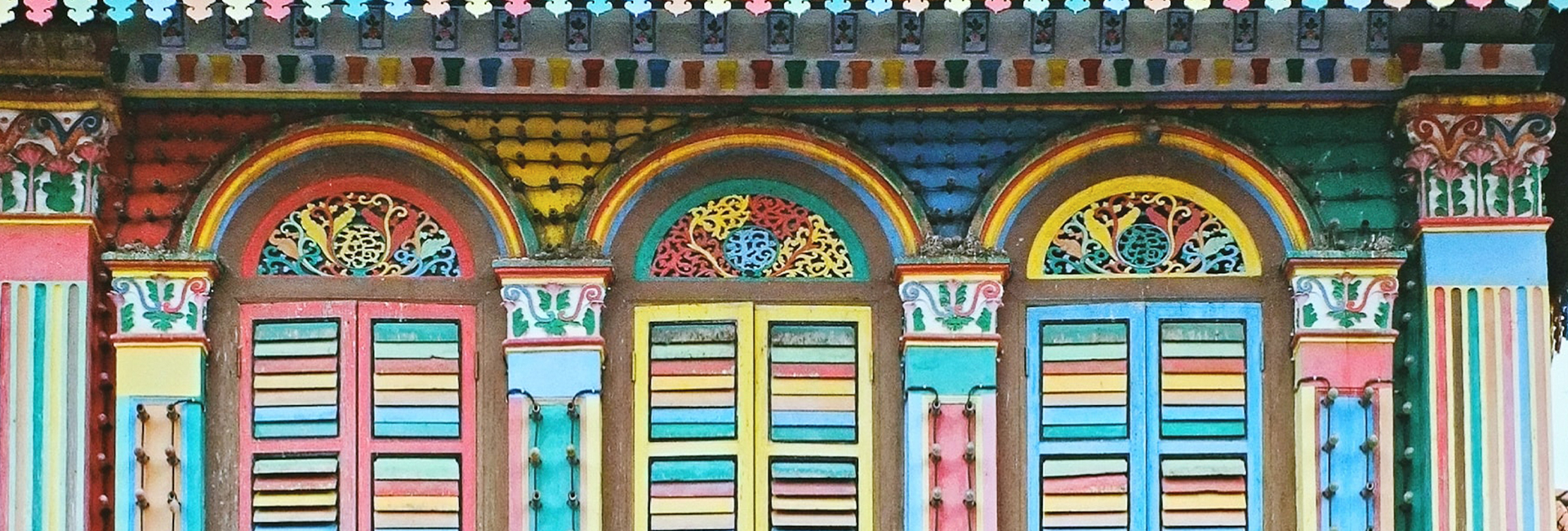 heritage-shophouse-multicolored-pastels-little-india-singapore