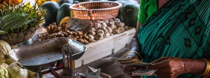 womans-hand-india-market