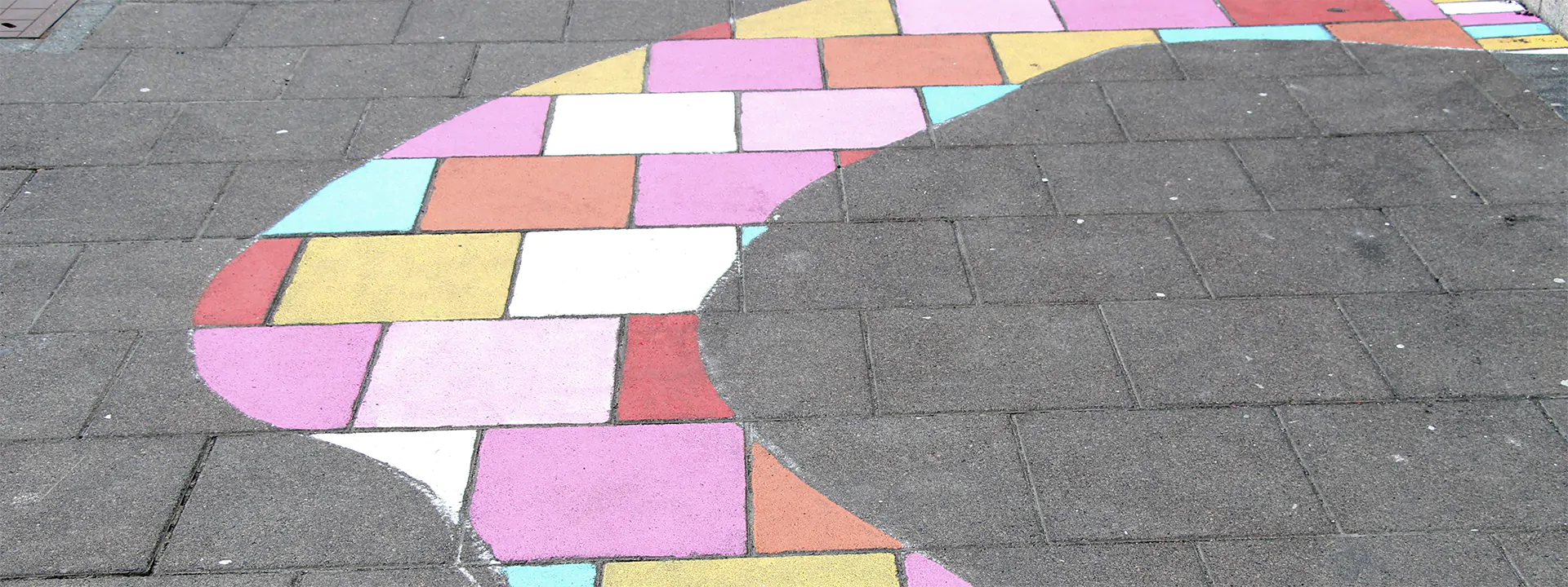 curvey-section-of-bricks-painted-with-light-colors